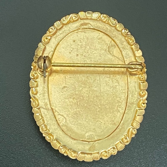 Vintage Unsigned Victorian Lady Cameo Gold-tone Brooch 12g - Picture 5 of 13
